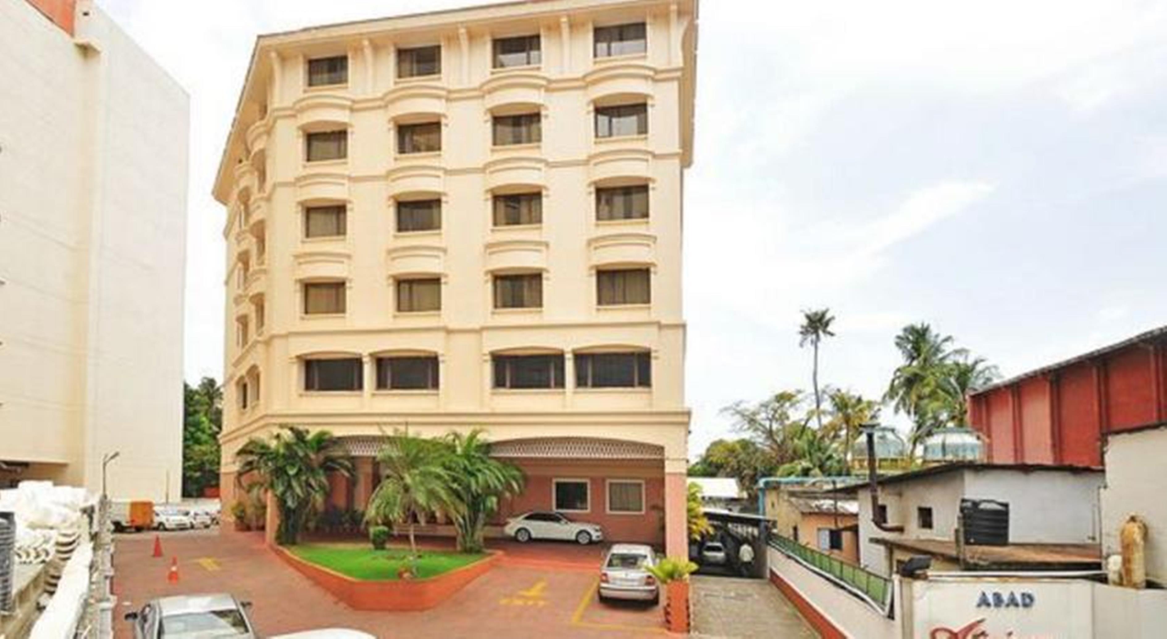 Hotel Abad Atrium Kochi Exterior foto