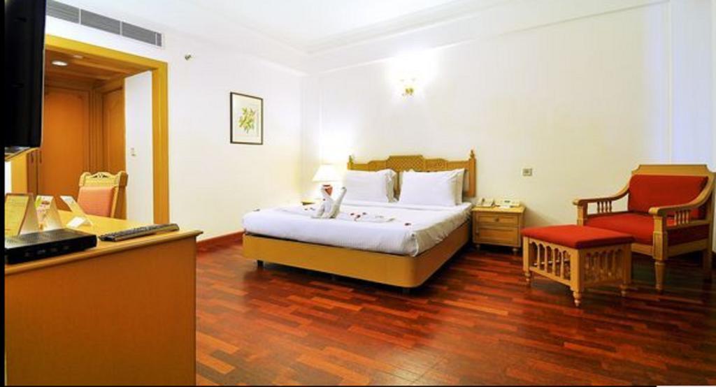 Hotel Abad Atrium Kochi Exterior foto