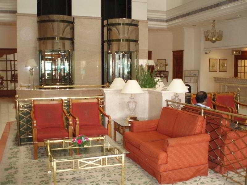 Hotel Abad Atrium Kochi Exterior foto